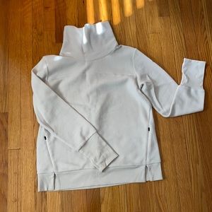 Alo Yoga pullover